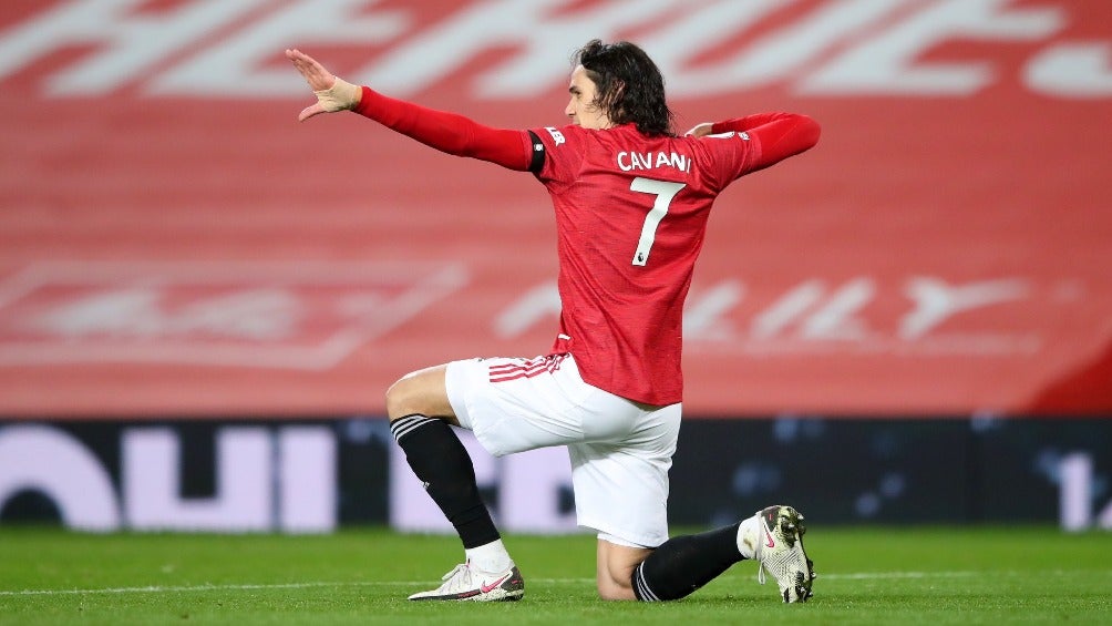 Edinson Cavani festejando gol con el Manchester United