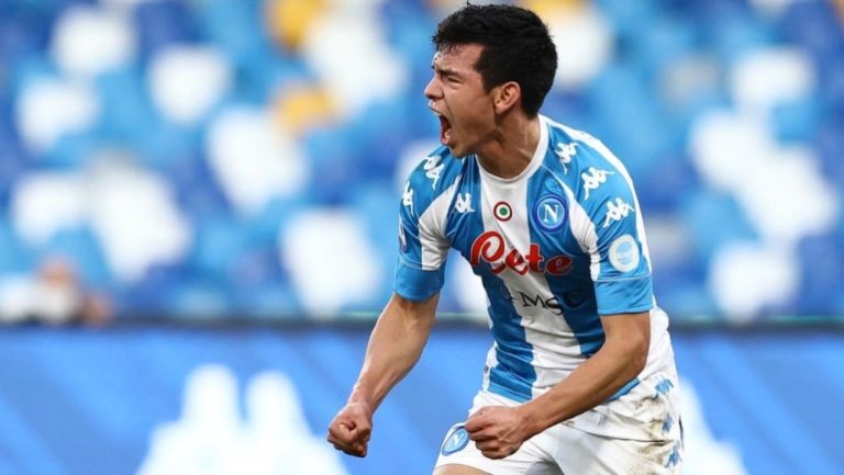 Hirving Lozano en un partido del Napoli