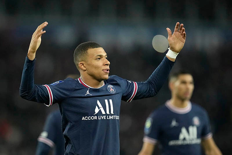 Kylian Mbappé festeja un gol con el PSG