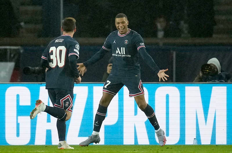 Kylian Mbappé festeja un gol con el PSG