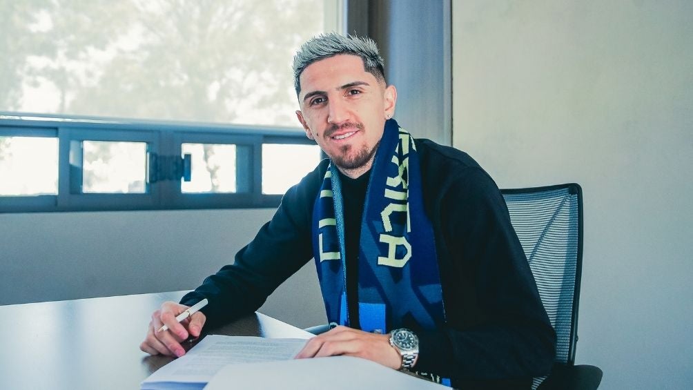 Valdés firmando su contrato