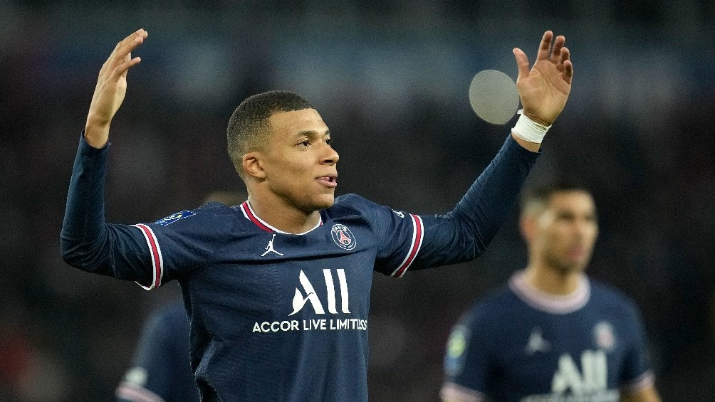 Kylian Mbappé festejando gol con el París Saint-Germain