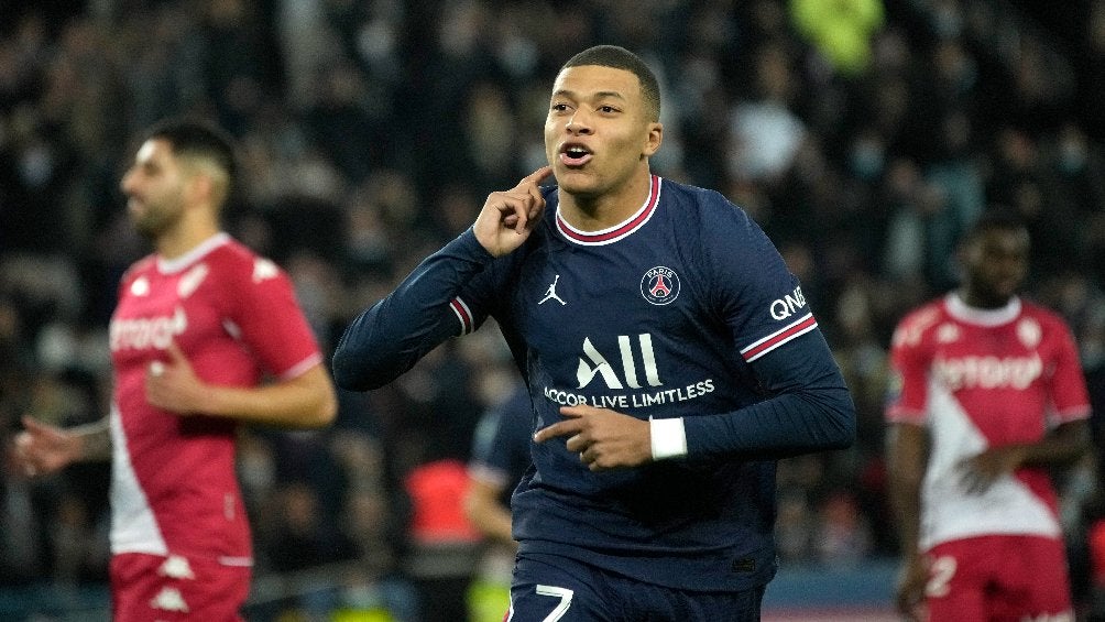 Kylian Mbappé festejando gol con el París Saint-Germain