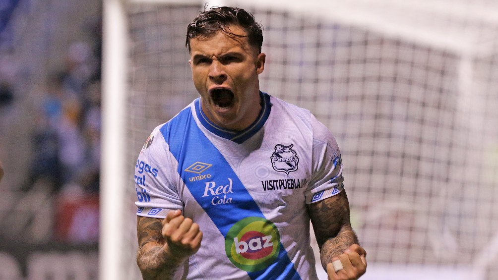 Christian Tabó festejando gol con Puebla en la Liga Mx