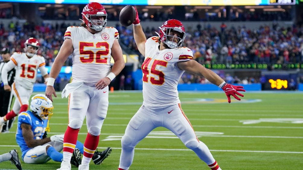 Kansas City celebrando anotación contra Chargers