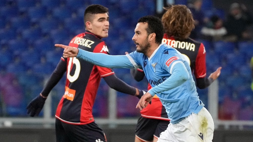 Pedro festejando gol con Lazio ante Genoa en la Serie A