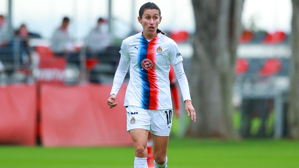 Tania Morales jugando con Chivas en la Liga MX Femenil