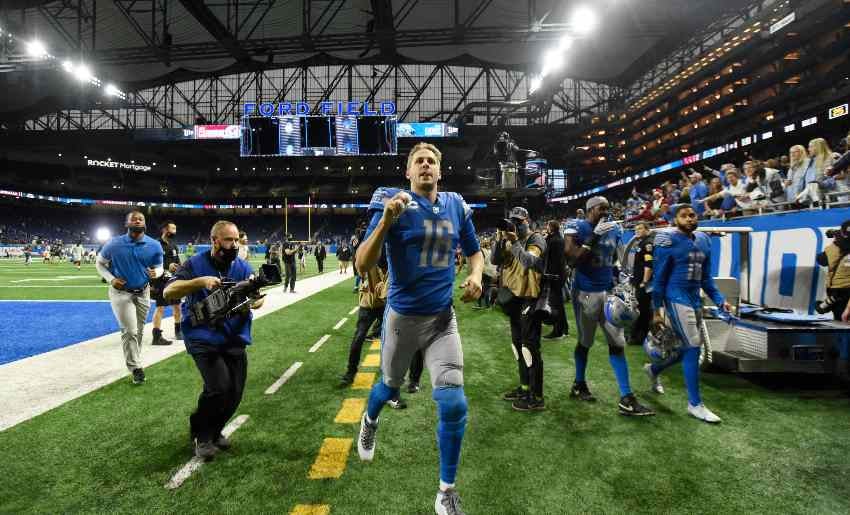 Jared Goff celebrando la victoria de su equipo 