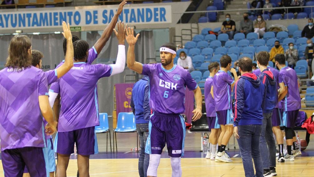  Óscar Cabrera jugando en la Liga EBA con Cantbasket