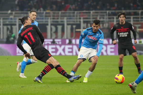 Ibrahimovic con la marca de Chucky Lozano