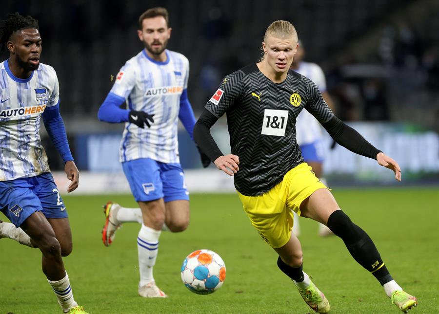 Erling Haaland durante un partido con Borussia Dortmund