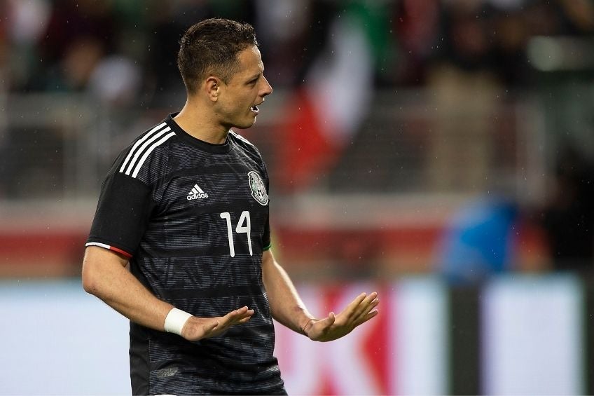 Javier Hernández durante un amistoso contra Paraguay