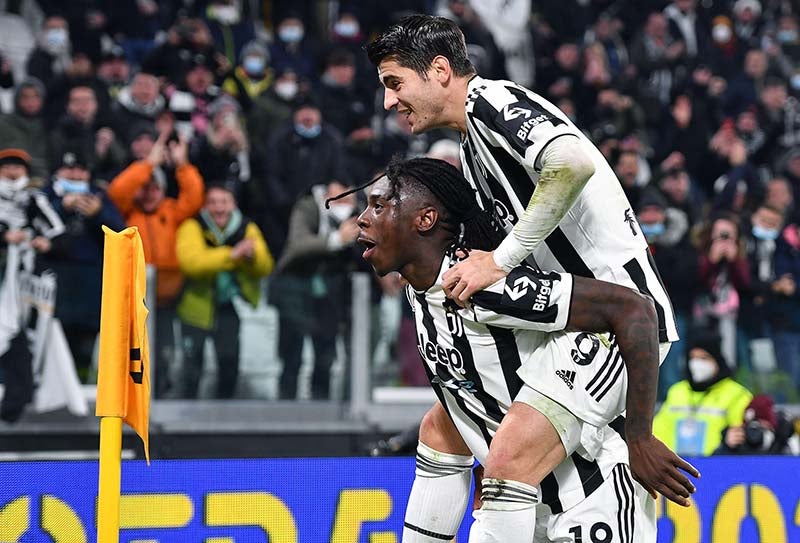 Moise Kean y Morata festejan un anotación 