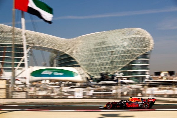 Sergio 'Checo' Pérez con Red Bull en Abu Dabi