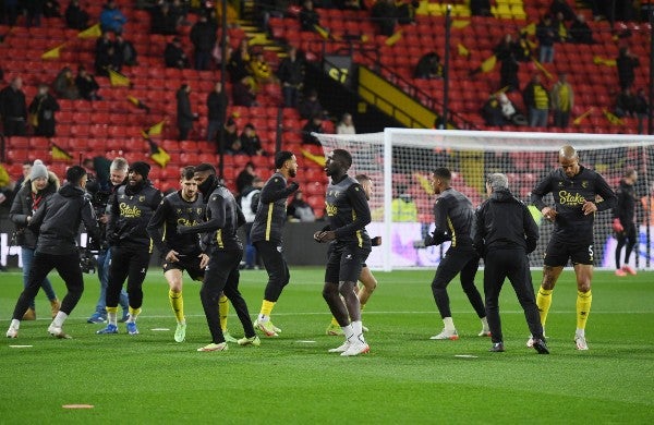 La escuadra del Watford calentando