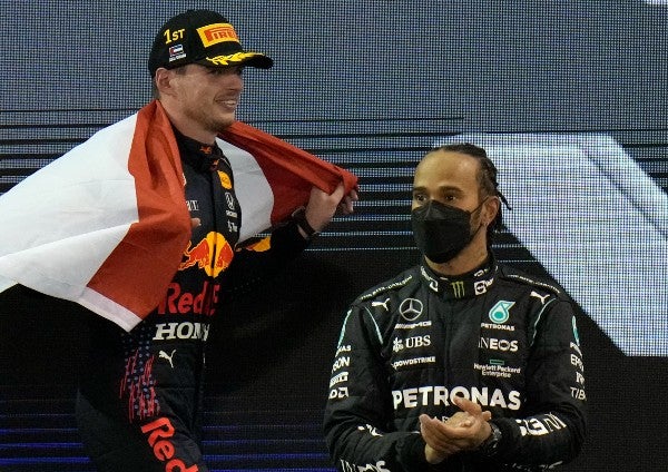 Verstappen y Hamilton en el podio de Abu Dabi