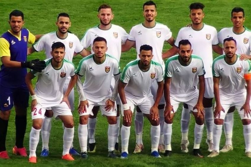 MC Saïda antes de un partido en la segunda división de Argelia