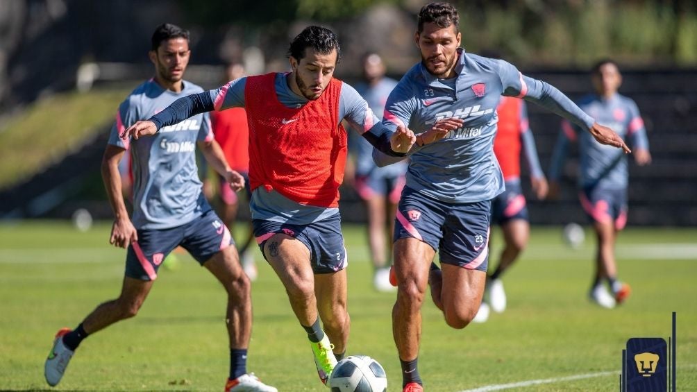 Jugadores de Pumas en un entrenamiento 