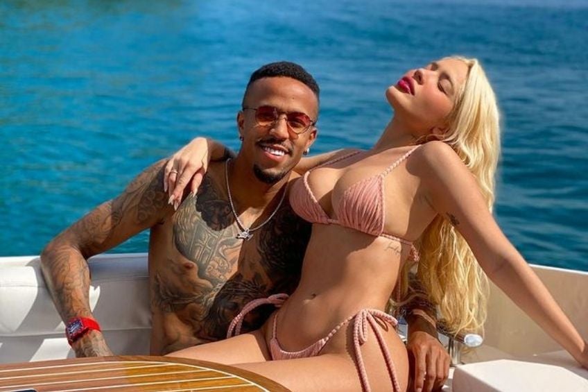 Eder Militao y su novia disfrutando de sus vacaciones