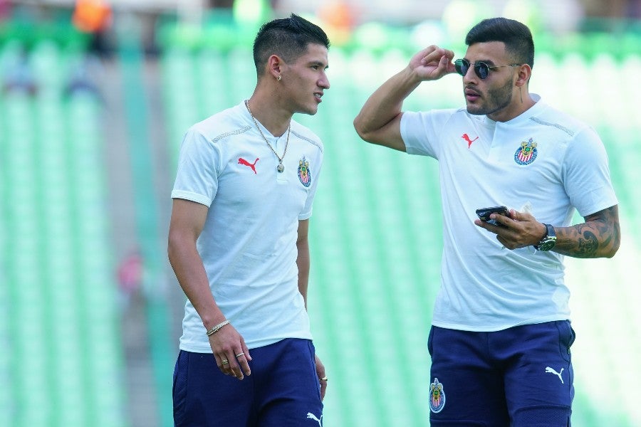 IMAGO7 Vega y Antuna previo a un partido con Chivas