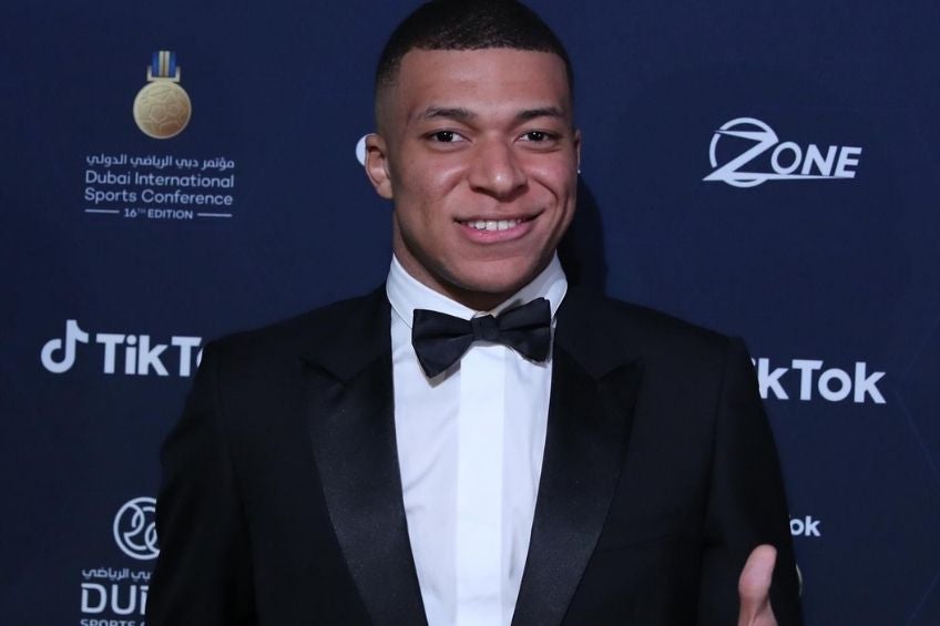 Mbappé llegando a los Globe Soccer Awards