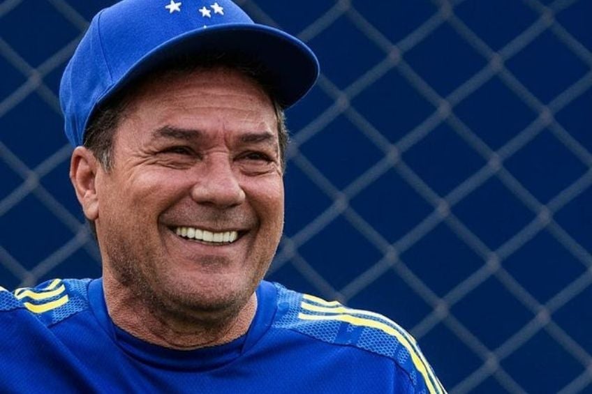 Vanderlei Luxemburgo entrenando al Cruzeiro