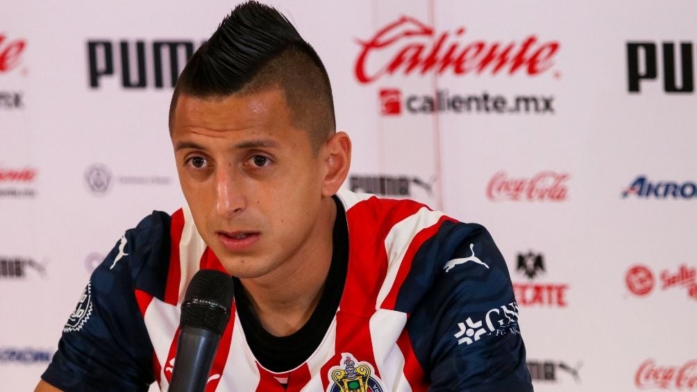 Alvarado en su presentación con Chivas