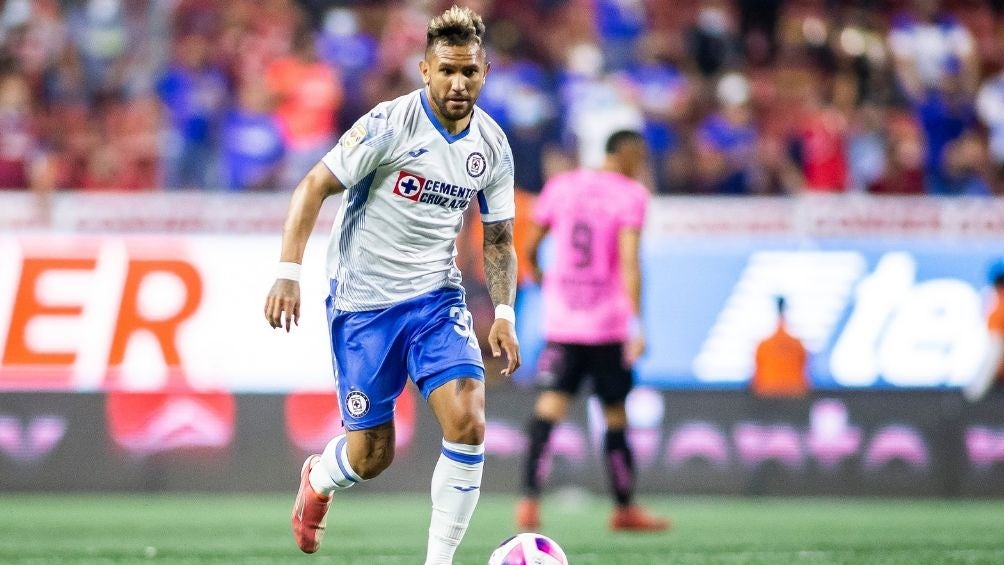 Montoya en un partido con Cruz Azul