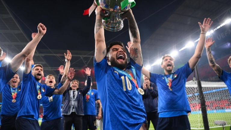 Lorenzo Insigne levanta la Eurocopa