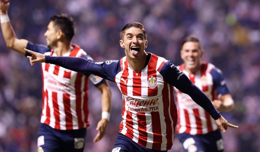 El Conejo celebra gol con el chiverío