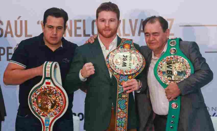 Canelo, Eddy y Chepo Reynoso en la entrega del cinturón de CMB  