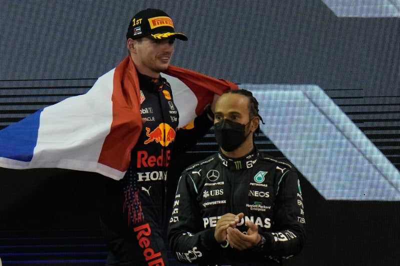 Lewis Hamilton y Max Verstappen tras el GP de Abu Dabi
