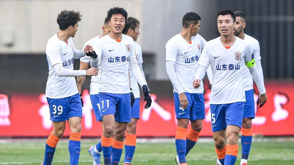 Jugadores en la liga de futbol de China