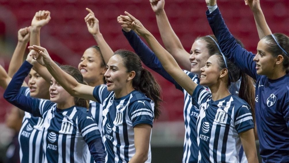 Jugadoras festejando un triunfo