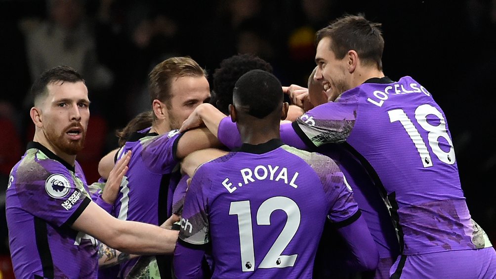 Tottenham celebrando gol de Davinson Sánchez vs Watford