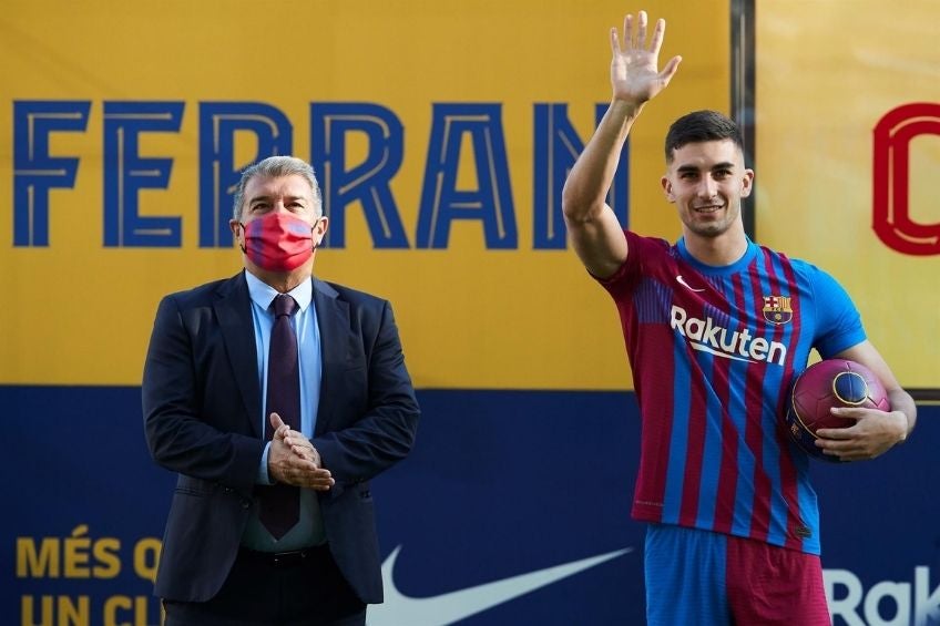 Laporta durante la presentación de Ferran Torres