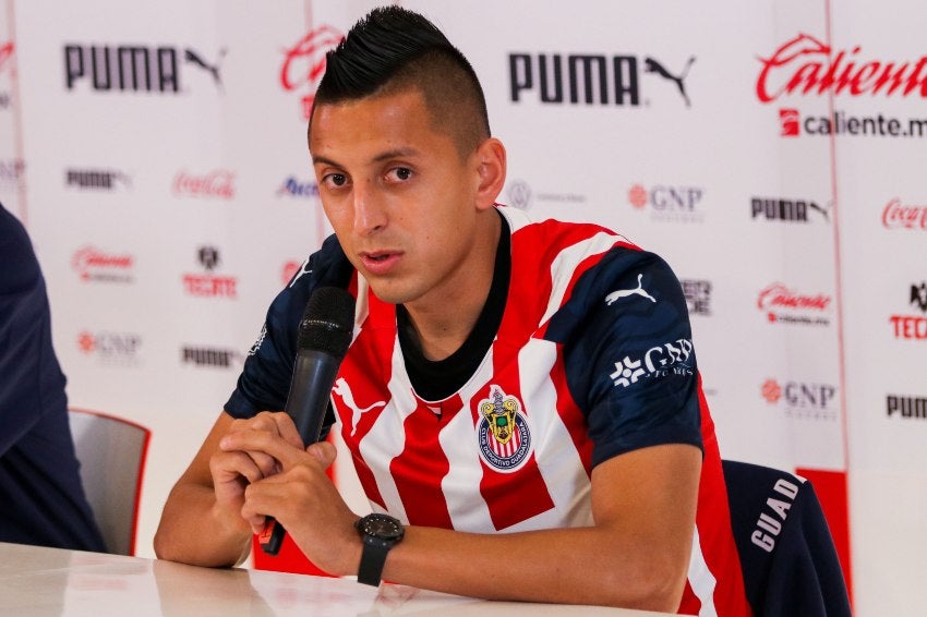 Roberto Alvarado presentado como jugador de Chivas