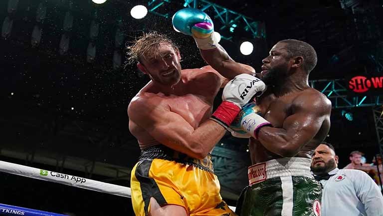 Mayweather y Logan Paul en el Hard Rock Stadium