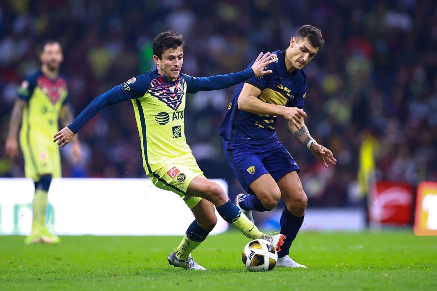 Fernando Madrigal durante un partido con América