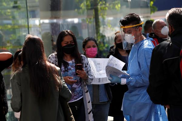 Mexicanos reciben resultados sobre test de antígenos