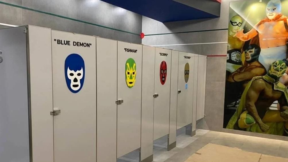 Puertas de los baños del aeropuerto