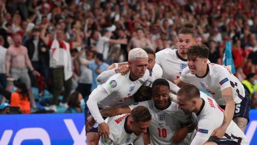 Inglaterra celebrando un gol en la edición 2021