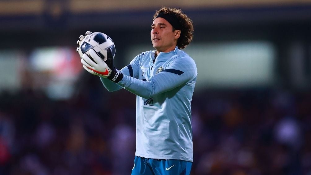 Ochoa en un partido con América