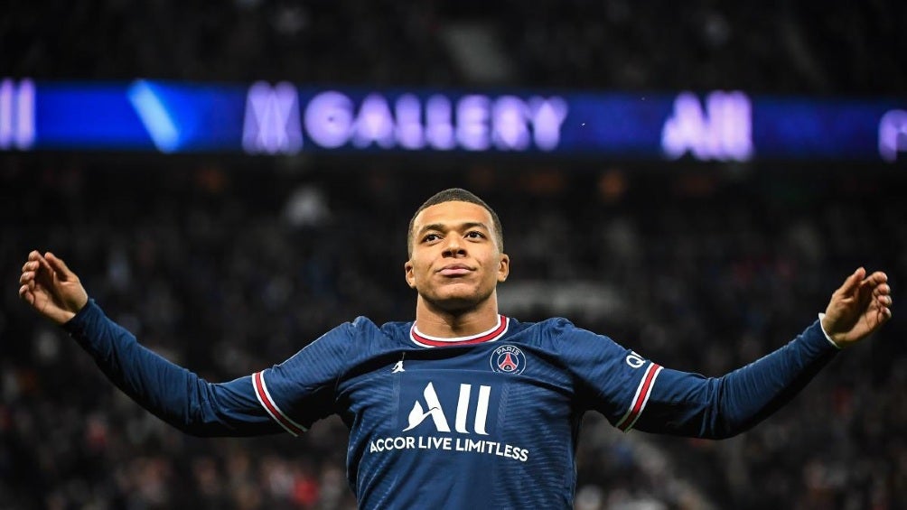 Kylian Mbappé celebrando gol con el PSG en la Ligue 1