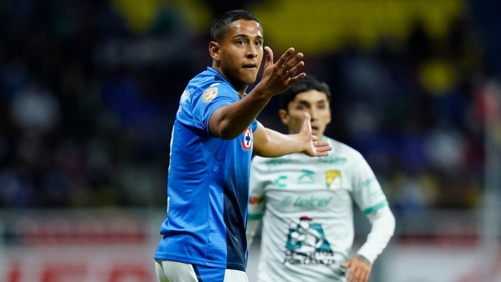 Romo en un partido con Cruz Azul