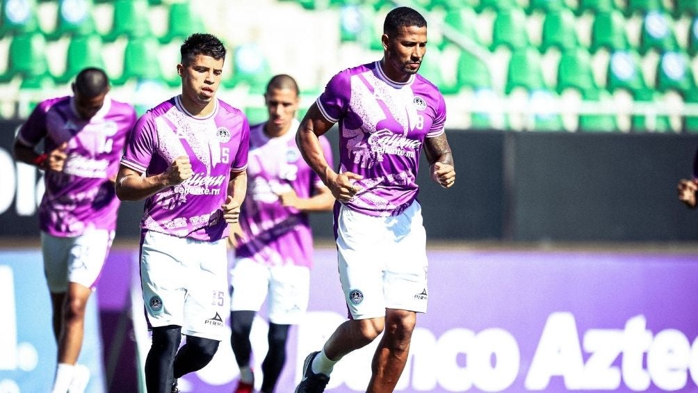 Jugadores de Mazatlán en un entrenamiento 