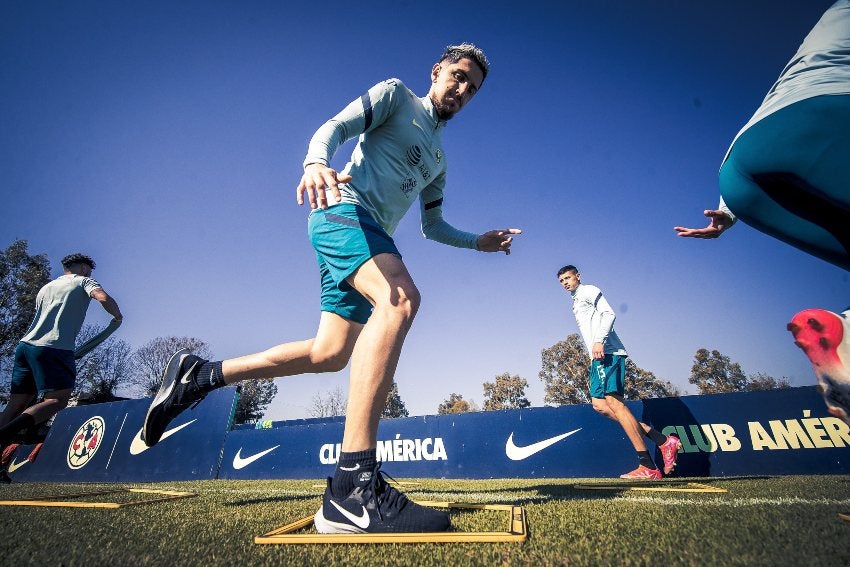 Diego Valdés en un entrenamiento del América