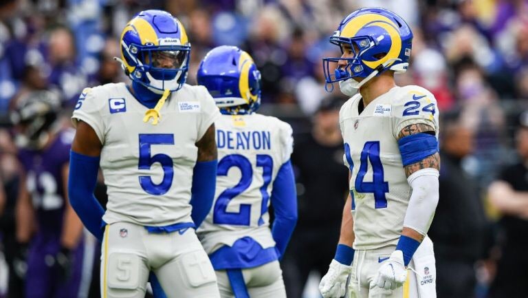 Jugadores de Rams festejando ante Baltimore 