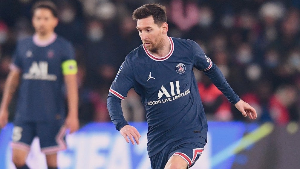 Leo Messi jugando partido con el PSG en la Ligue 1