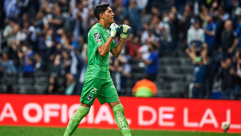 Esteban Andrada jugando partido con Monterrey en la Liga MX